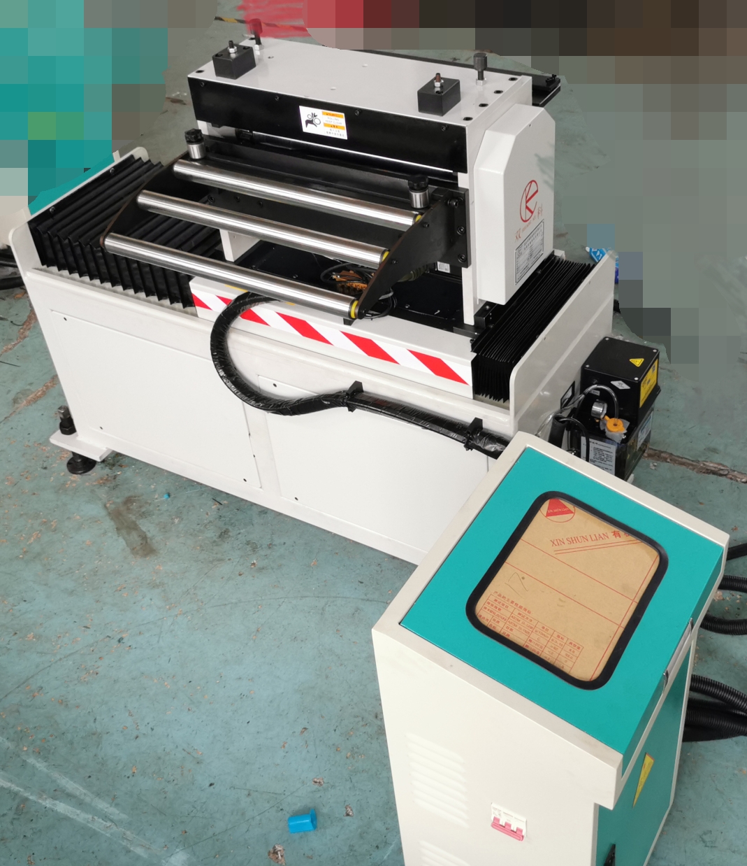 左右偏擺伺服送料機